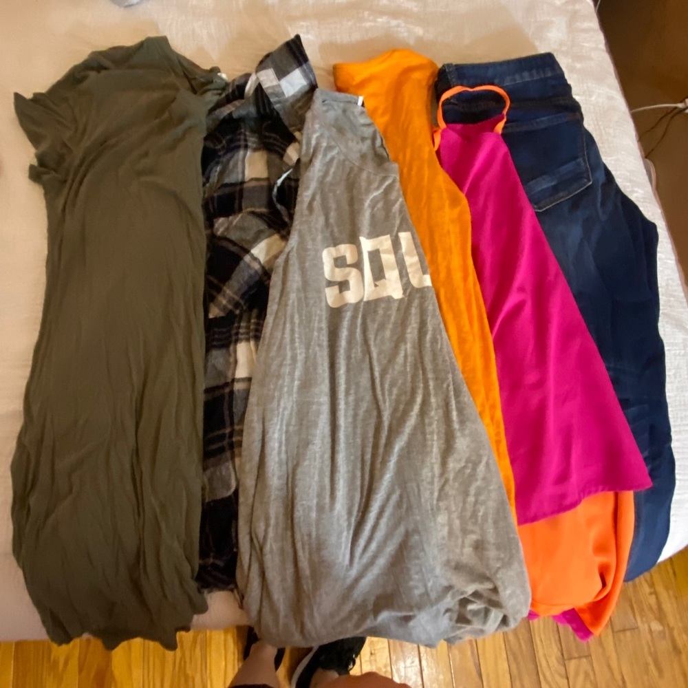 Size large bundle 4 tops, 1 pant